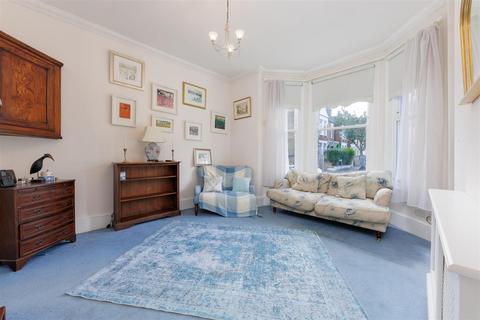 2 bedroom flat for sale, Oakhill Road, London