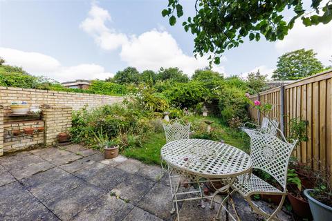 2 bedroom flat for sale, Oakhill Road, London