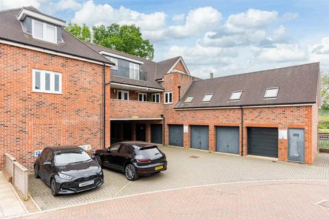 18 Green Close, Brookmans Park, Hatfield, AL9 7ST