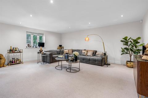 18 Green Close, Brookmans Park, Hatfield, AL9 7ST
