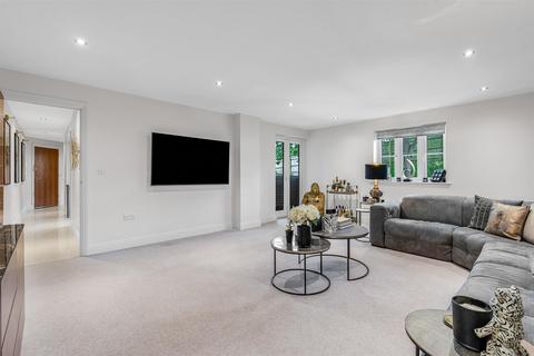 18 Green Close, Brookmans Park, Hatfield, AL9 7ST