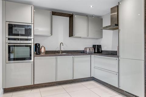 18 Green Close, Brookmans Park, Hatfield, AL9 7ST
