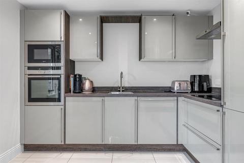 18 Green Close, Brookmans Park, Hatfield, AL9 7ST
