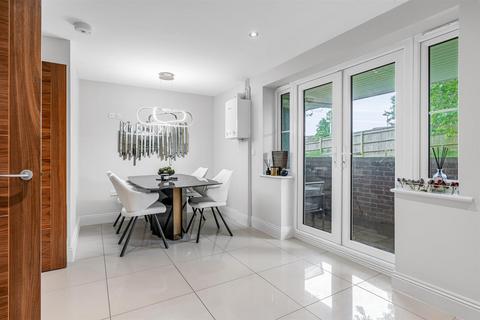 18 Green Close, Brookmans Park, Hatfield, AL9 7ST
