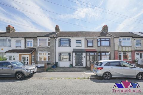 4 bedroom terraced house to rent, Downshall Avenue, Ilford IG3