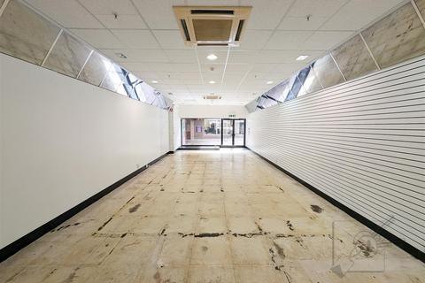 Shop to rent, St. Georges Centre, Gravesend