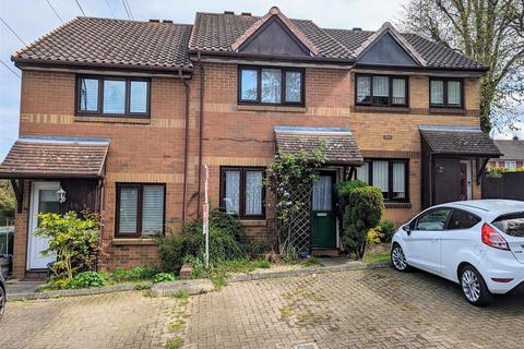 2 bedroom terraced house to rent, Richfield Road, Bushey WD23