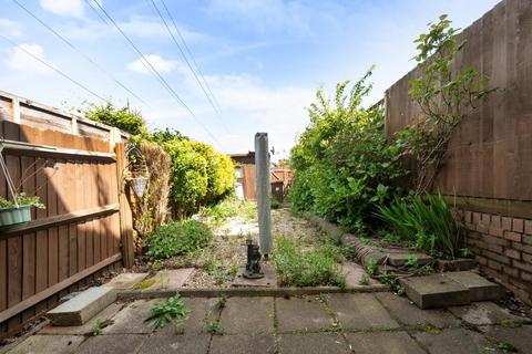 2 bedroom terraced house to rent, Richfield Road, Bushey WD23