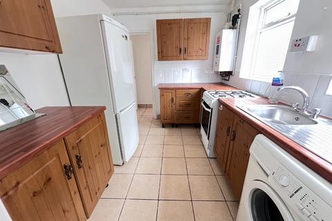 3 bedroom terraced house to rent, Baker Street Luton