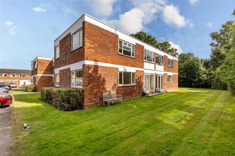 2 bedroom flat for sale, Willows Road, Bourne End SL8