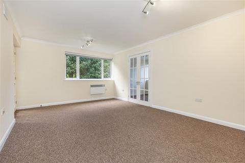 2 bedroom flat for sale, Willows Road, Bourne End SL8