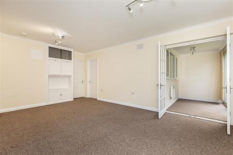 2 bedroom flat for sale, Willows Road, Bourne End SL8