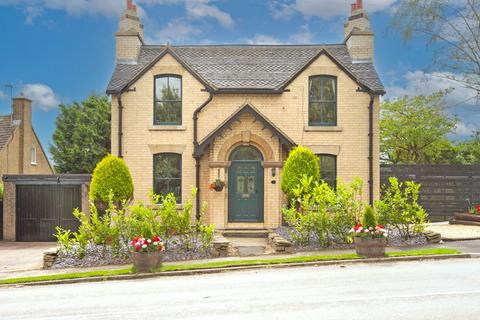 3 bedroom detached house for sale, Main Road, Chesterfield S42