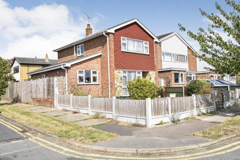 3 bedroom detached house for sale, Chesterfield Avenue, Benfleet