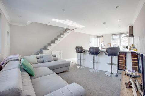 2 bedroom flat for sale, Perronet House, Chesham Road, Amersham, Buckinghamshire, HP6 5EU