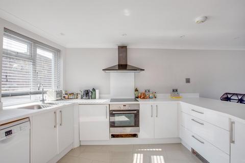 2 bedroom flat for sale, Perronet House, Chesham Road, Amersham, Buckinghamshire, HP6 5EU