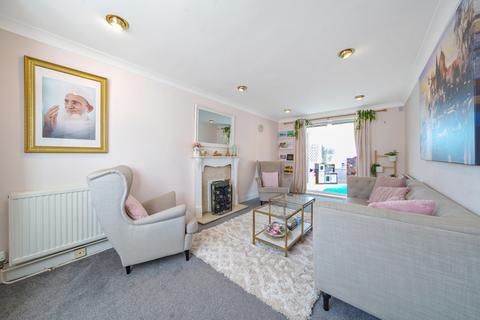 4 bedroom semi-detached house for sale, Bridgwater Road, Ruislip, Middlesex