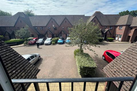 2 bedroom apartment to rent, Willow Court, Chichester