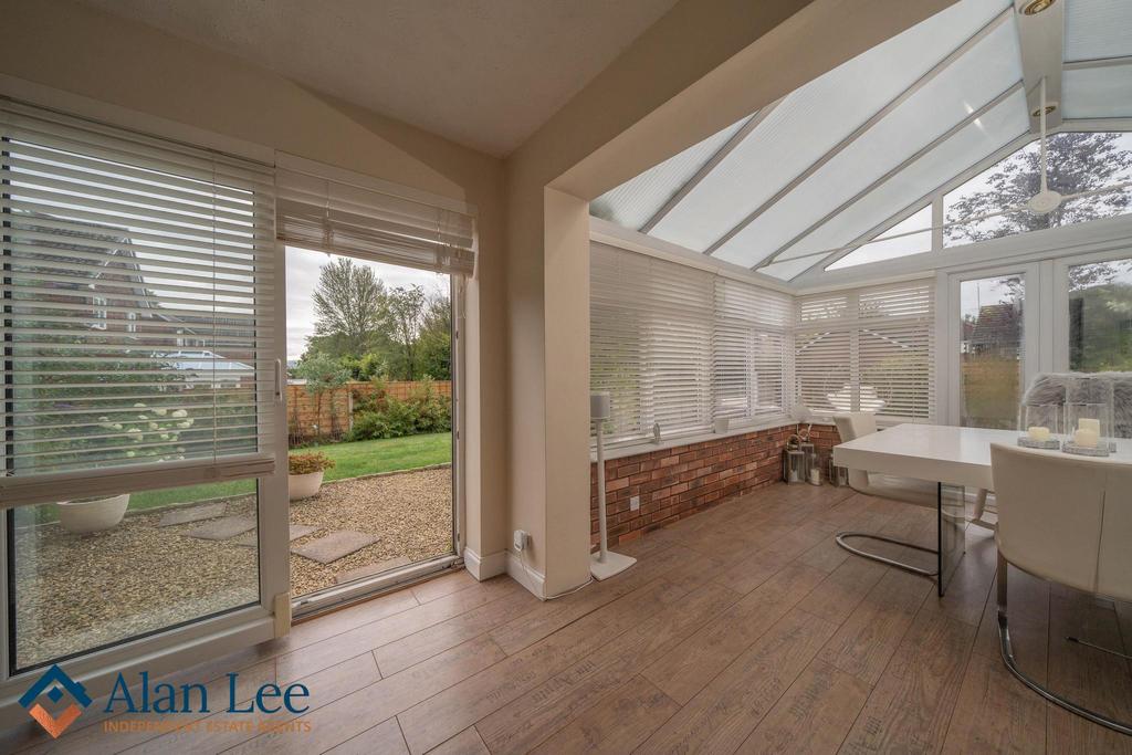 Open Plan to Conservatory