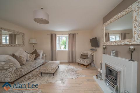 3 bedroom mews for sale, Drummond Way, Macclesfield, SK10 4XJ