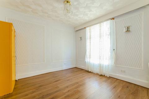 3 bedroom house to rent, Dean Street, Forest Gate, London, E7