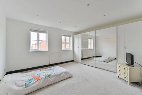 4 bedroom terraced house to rent, Ruston Road, Woolwich, London, SE18