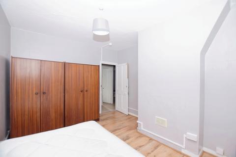 3 bedroom flat to rent, Weston Street Southwark SE1