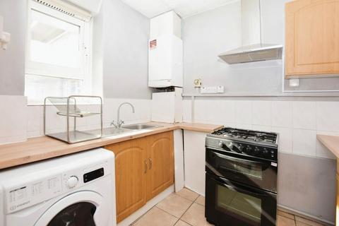 3 bedroom flat to rent, Weston Street Southwark SE1