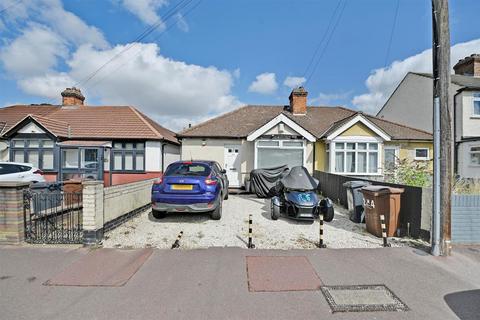 2 bedroom bungalow for sale, Mayswood Gardens, Dagenham, Essex