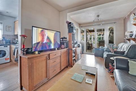 2 bedroom bungalow for sale, Mayswood Gardens, Dagenham, Essex