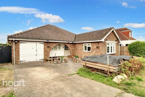 4 bedroom detached bungalow for sale, Point Clear Road, Clacton-On-Sea