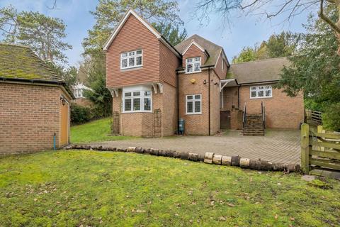 4 bedroom detached house for sale, Welcomes Road, Kenley CR8