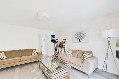 87b Brompton Lane, Rochester, ME2 3BA