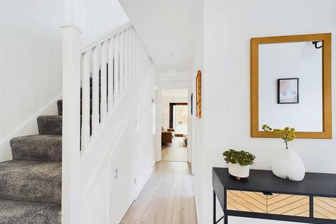 87b Brompton Lane, Rochester, ME2 3BA