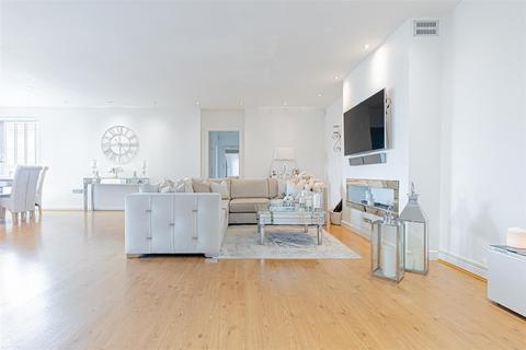 2 bedroom flat for sale, Wick Lane, London