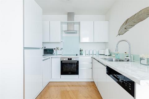 2 bedroom flat for sale, Wick Lane, London