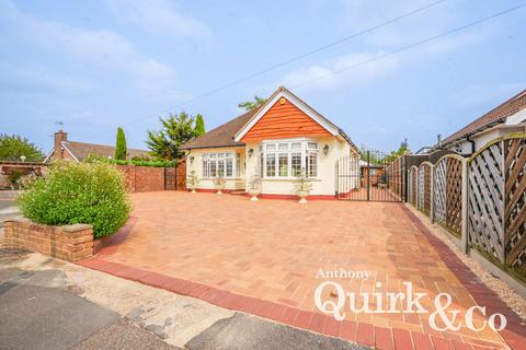 2 bedroom detached bungalow for sale, The Close, Grays, RM16