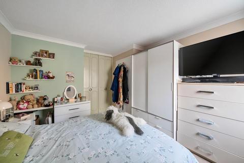 1 bedroom retirement property for sale, Woking,  Surrey,  GU22