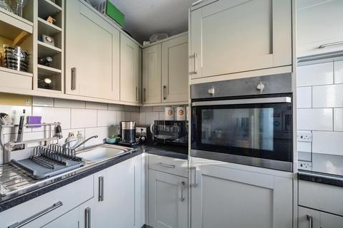 1 bedroom retirement property for sale, Woking,  Surrey,  GU22