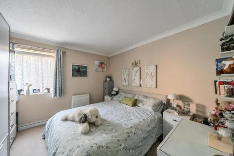 1 bedroom retirement property for sale, Woking,  Surrey,  GU22