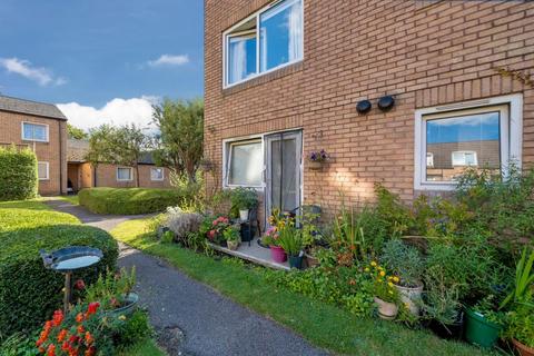 1 bedroom retirement property for sale, Woking,  Surrey,  GU22