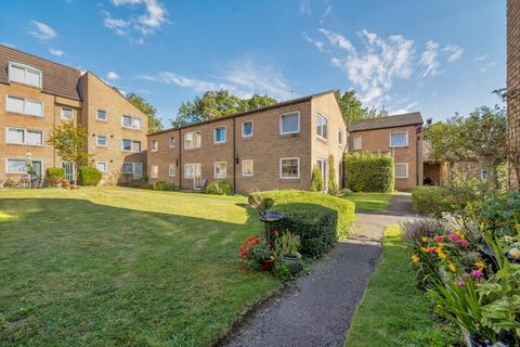 1 bedroom retirement property for sale, Woking,  Surrey,  GU22