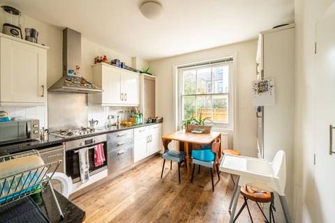 4 bedroom flat for sale, Gayville Road, Between the Commons, London, SW11