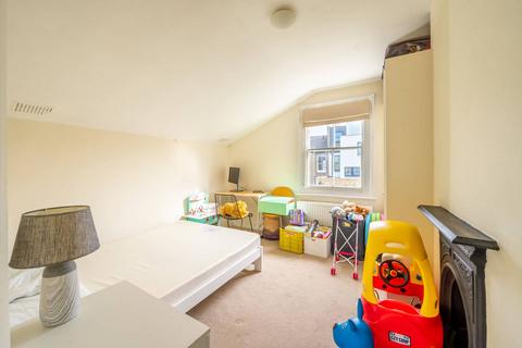 4 bedroom flat for sale, Gayville Road, Between the Commons, London, SW11