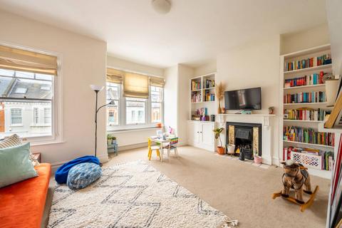 4 bedroom flat for sale, Gayville Road, Between the Commons, London, SW11