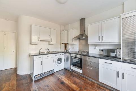 4 bedroom flat for sale, Gayville Road, Between the Commons, London, SW11