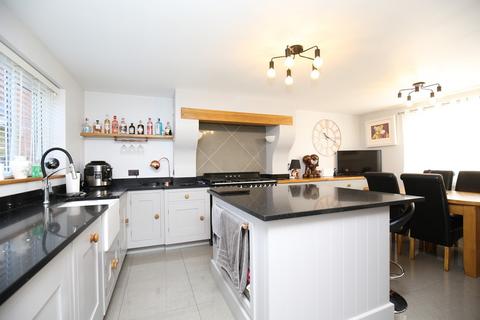 2 Walnut Drive, Mancetter, Atherstone, CV9 1NT