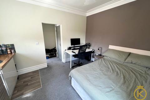 1 bedroom property to rent, Queens Road