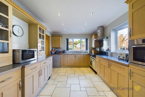 4 bedroom detached house for sale, Swadlincote Lane, Castle Gresley