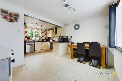 42 Lightfoot Road, Uttoxeter, ST14 7HB